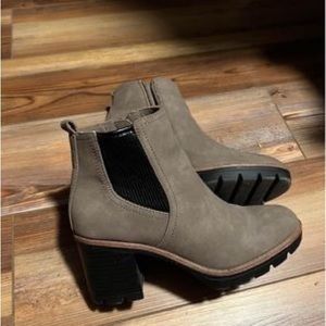Naturalizer madalynngore ankle boots